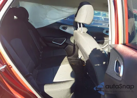 2020 Kia Soul Lx z USA, uszkodzony, nr VIN KNDJ23AU9L7115922